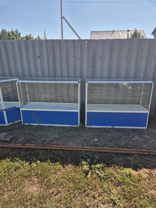 Продам холодильник и стеллажи