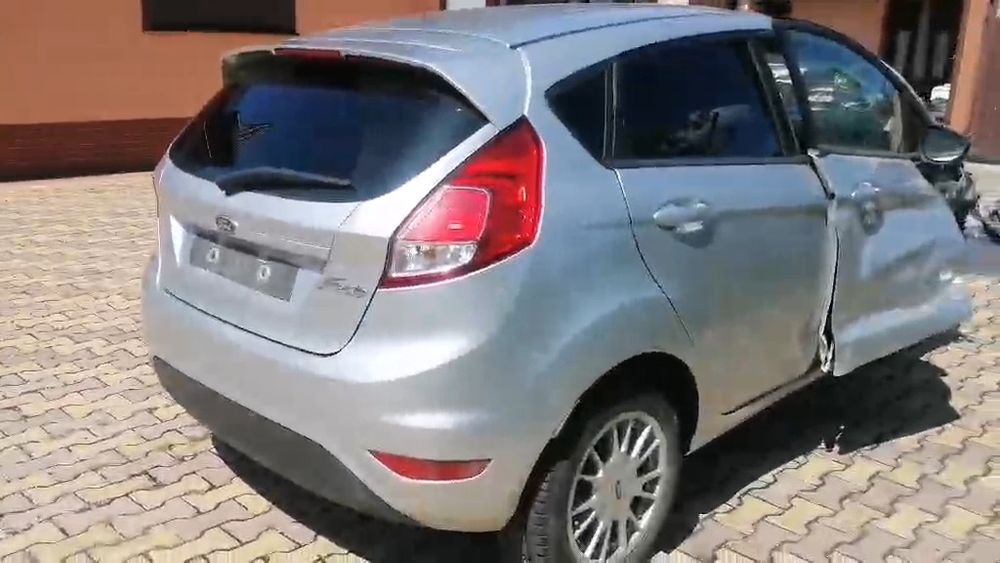 Ford Fiesta Avariat partea dreapta