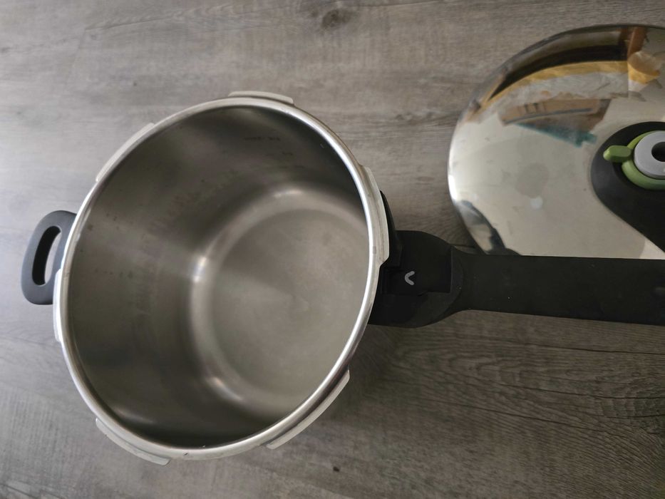 Тенджера под налягане Tefal Secure, 6L, инокс + кошница за готвене