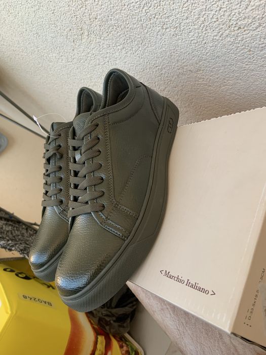 новая обувь цвет хаки