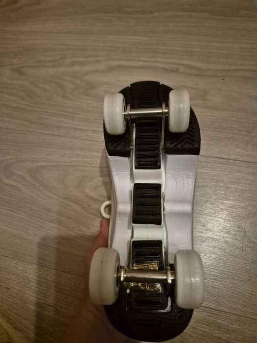 Adidasi cu role marimea 37