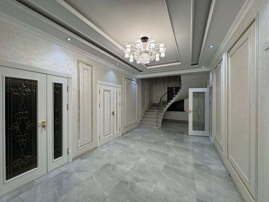 Тайёр ховли уй айрапорт эко шахаоди бошида жойлашган сотилади