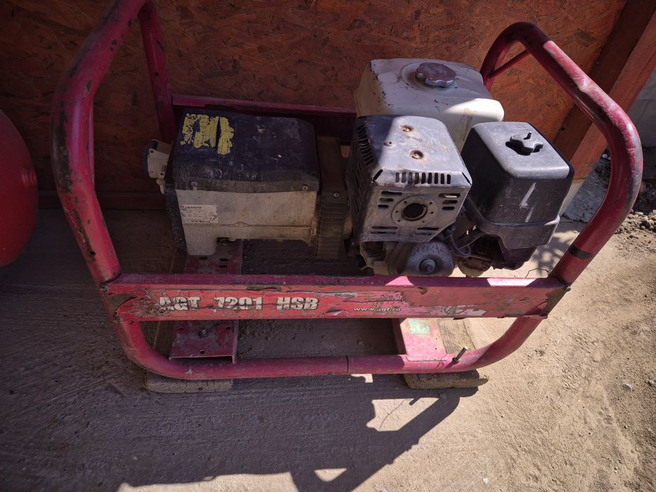 Vând generator Honda
