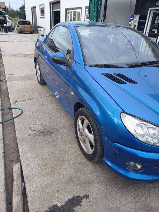 Dezmembrez Peugeot 206 cc 1,6 benzina 109 cp cod motor NFU