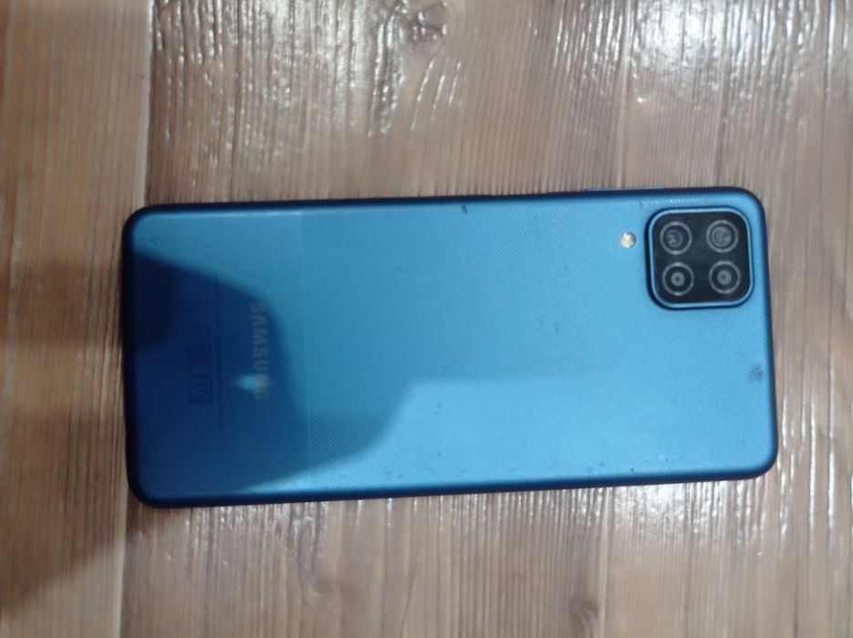 Продам сломанный телефон Samsung galaxy a12