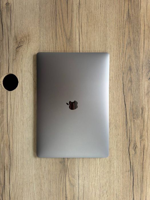 MacBook Pro 16 / Core i9 / 16GB / 1TB (Srochno sotiladi)