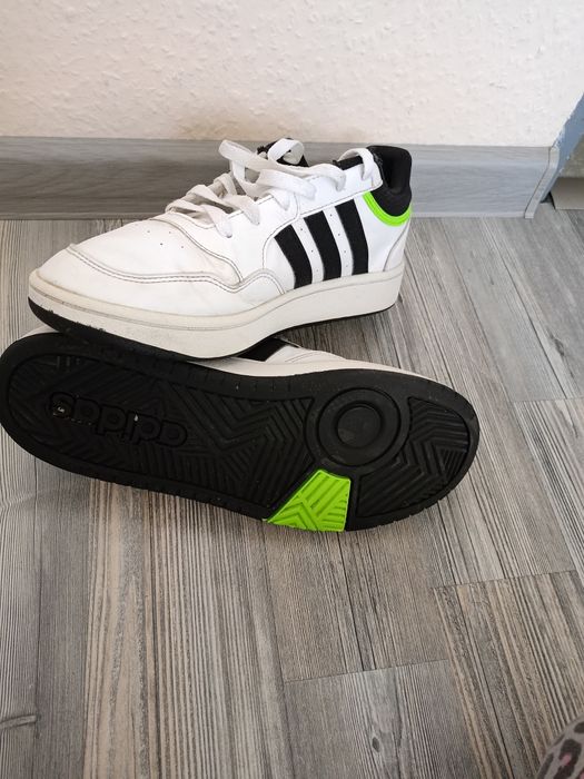 Маратонки адидас