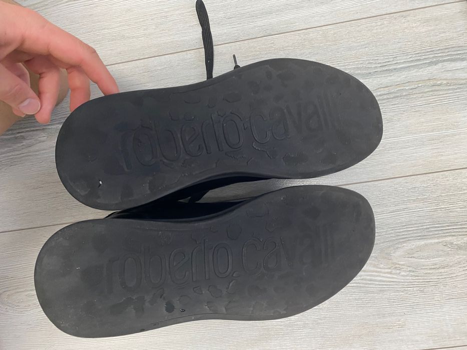 Продавам обувки Roberto Cavalli