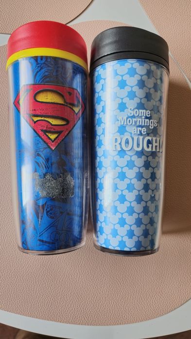 Set 2 pahare din plastic cu capac