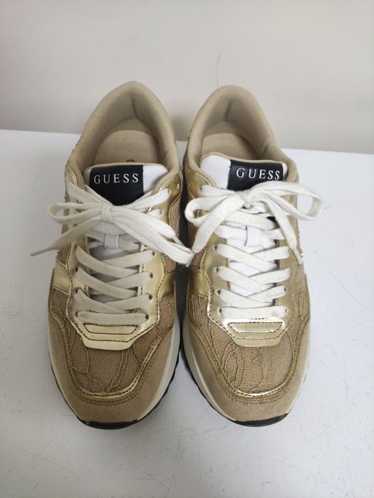 Дамски обувки на Guess номер 38 като нови