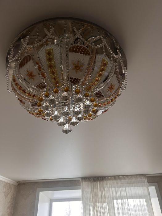 Продам люстру с блетузом