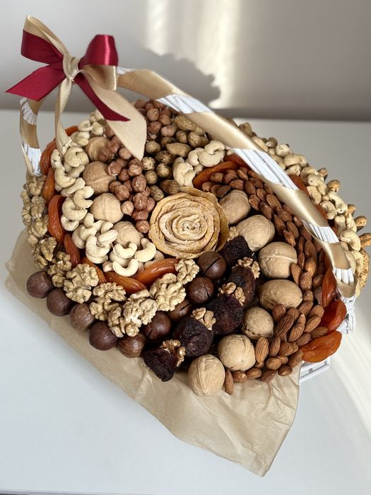 Съедобные букеты на 8 марта Алматы