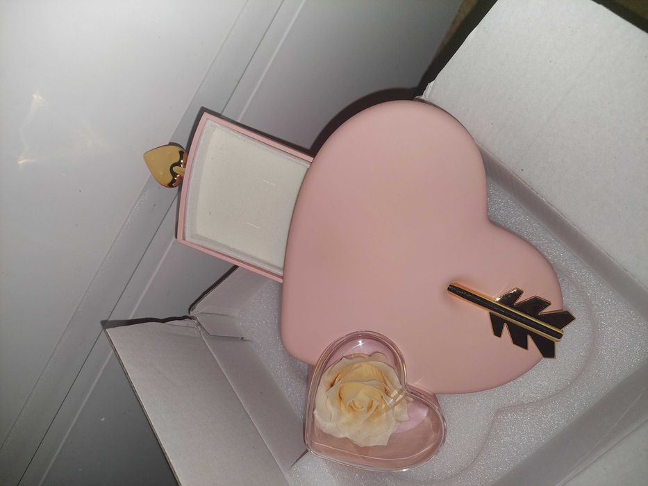 Cutie cadou cu trandafir nemuritor, cutie inima roz