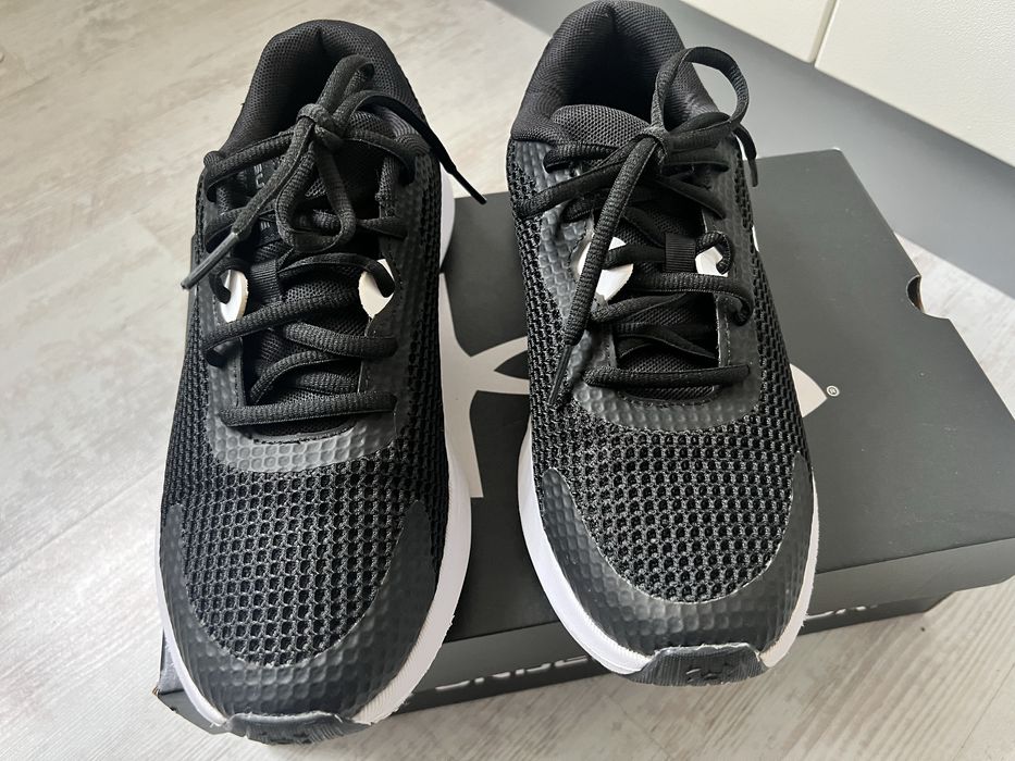 Черни маратонки Under Armour номер 39