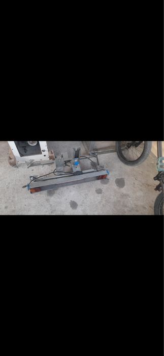 Vand suport de doua biciclete pe carlig