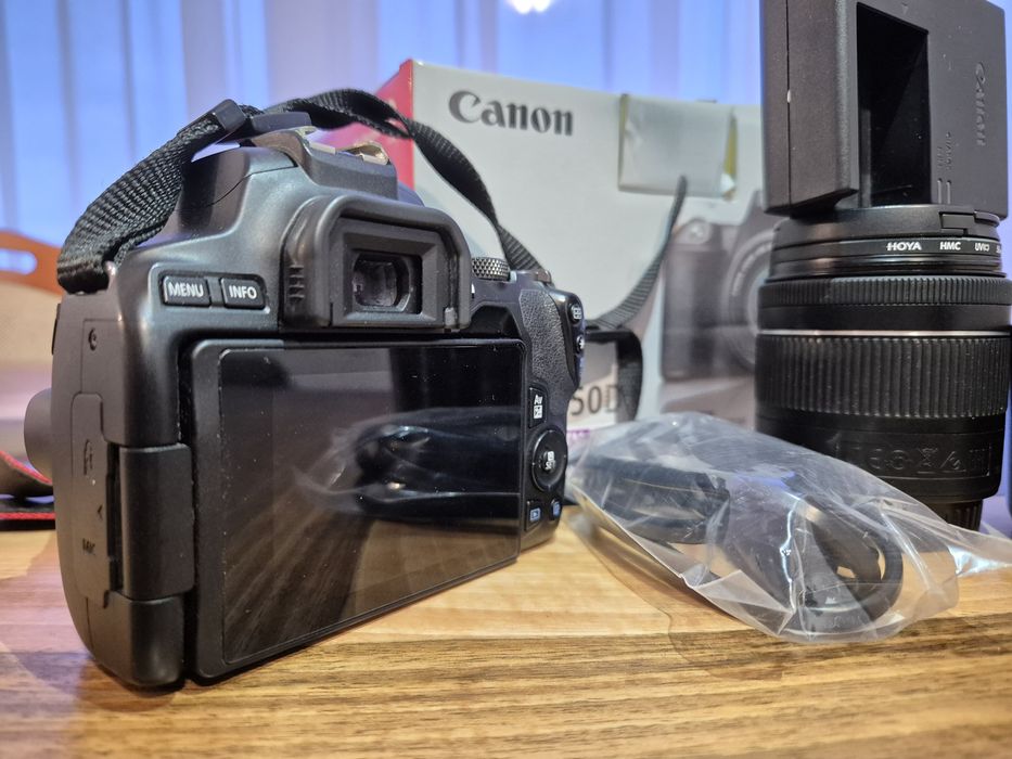 DSLR Canon eos 250D + обектив 18-55 китов пълен комплект