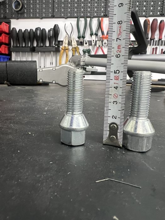 Болтове за джанти за Мерцедес (Mercedes)