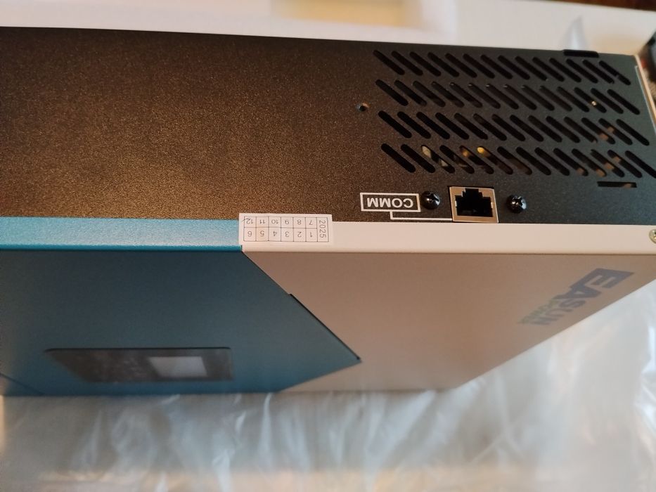 Хибриден инвертор 12 /220 волта 2.2 kw  160 Евро