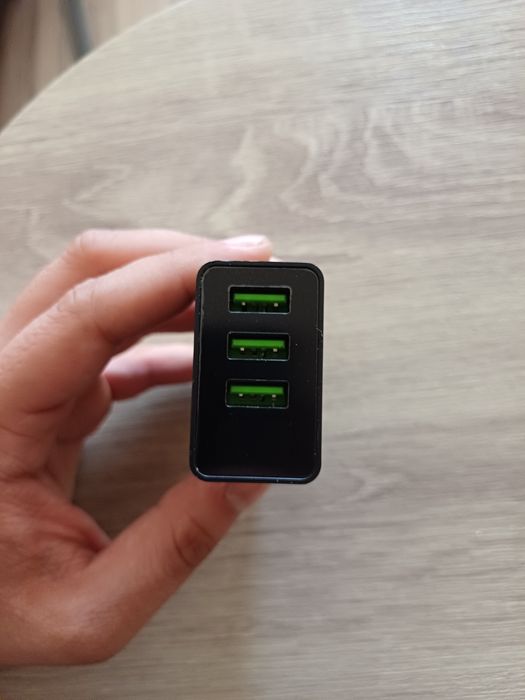 Глава за зарядно с три USB гнезда