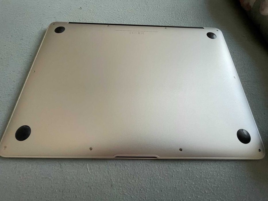 MacBook Air 13" A1466 – EMC 2925 – i5 / 4GB / 128GB – Stare 10/10