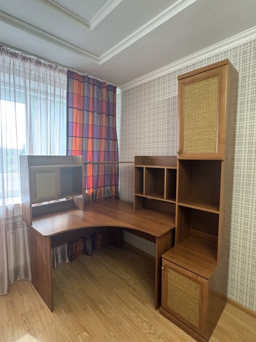 Продается Стол с шкафом
