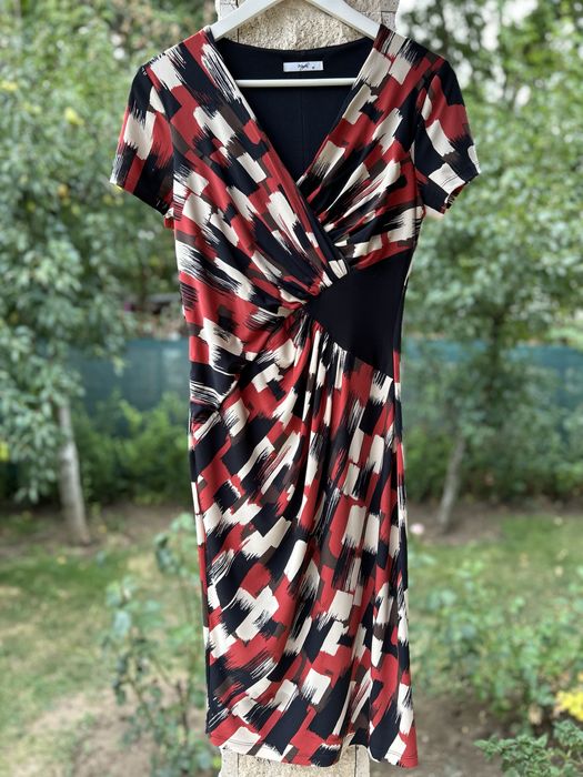 Rochie elegantă cu imprimeu geometric roșu-negru, mărime 36