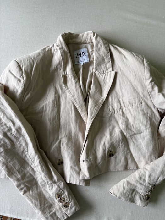 Късо сако Zara-10€ ,всички блузки по 5€. S размер.