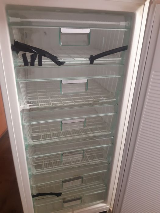 Продавам фризер Горение