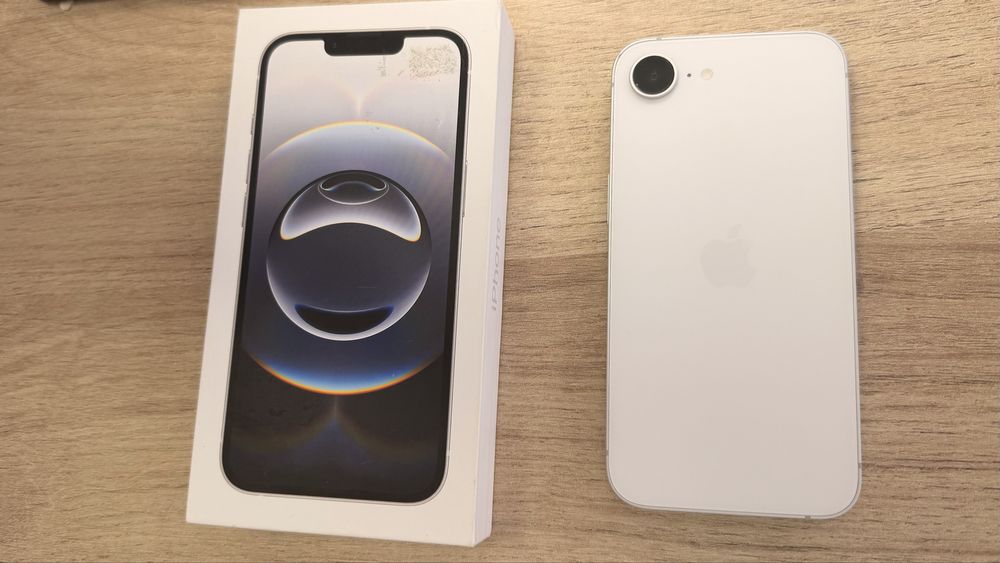 iPhone 16e 256GB White – Отлично състояние, като нов