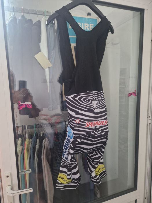 Vand  costum ciclism ,marime S, nou, 3 piese