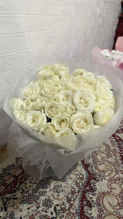 букеты белые розовые розы