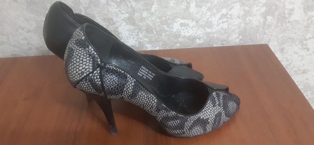 Туфли лодочки на шпильке