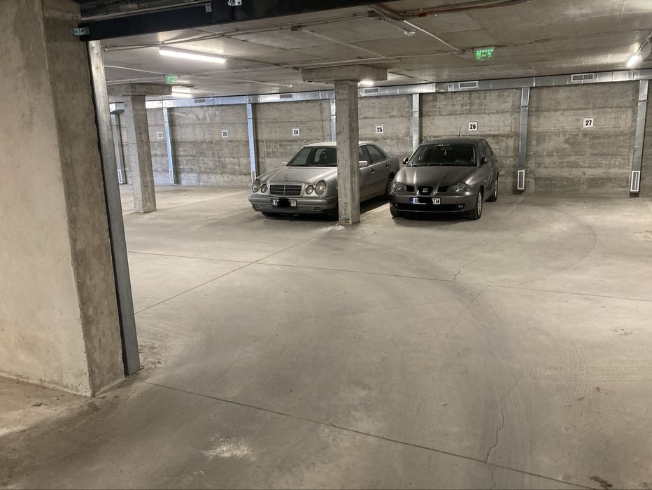 Подземно паркомясто