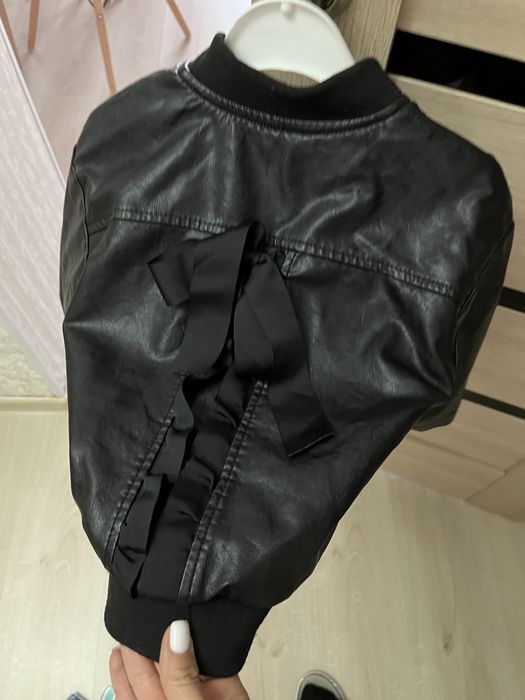 Продам куртку для девочки