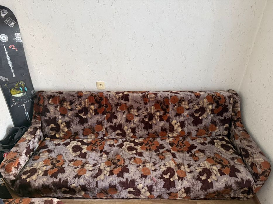 Даром диван и два кресла
