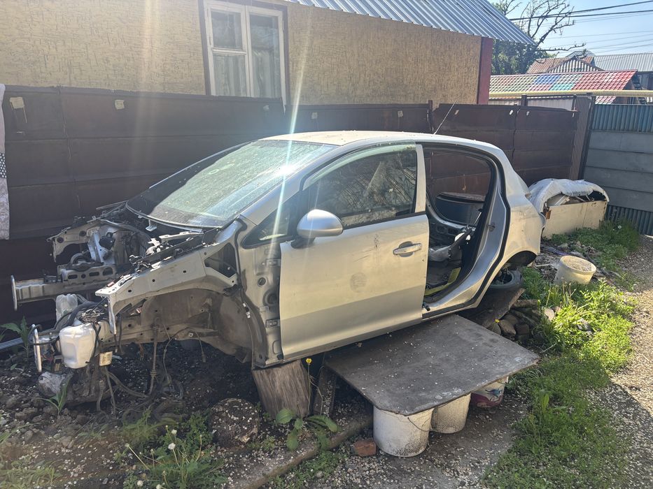 Опель Корса Д 2008 года