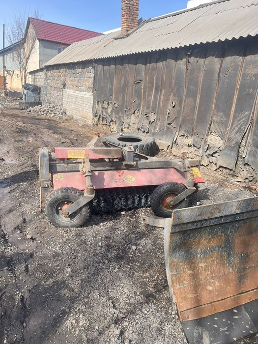 Щётка и снегоотвал для трактора