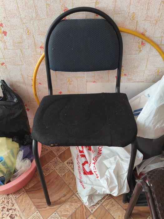 Продам стулья со спинками,тумбочки