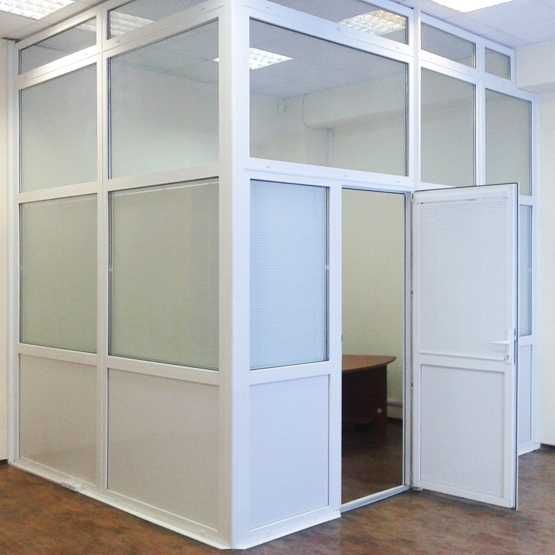 Пластиковые двери витражи перегородки