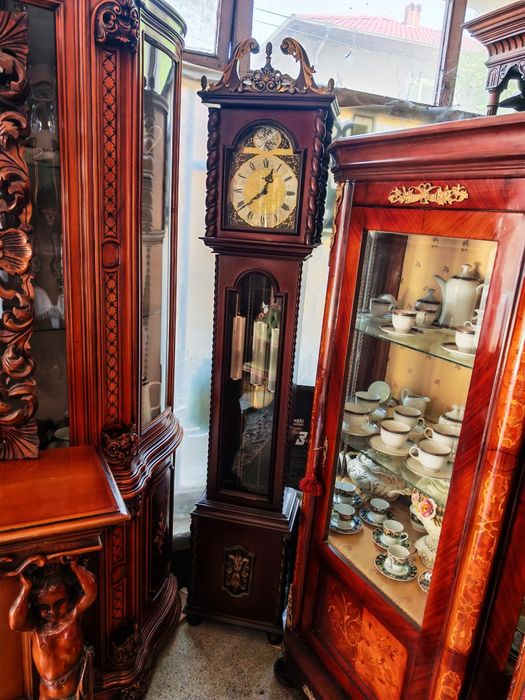 Красив паркетен часовник