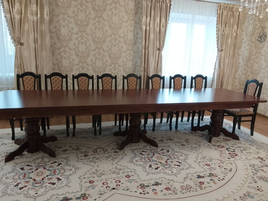 Стол для гостинной