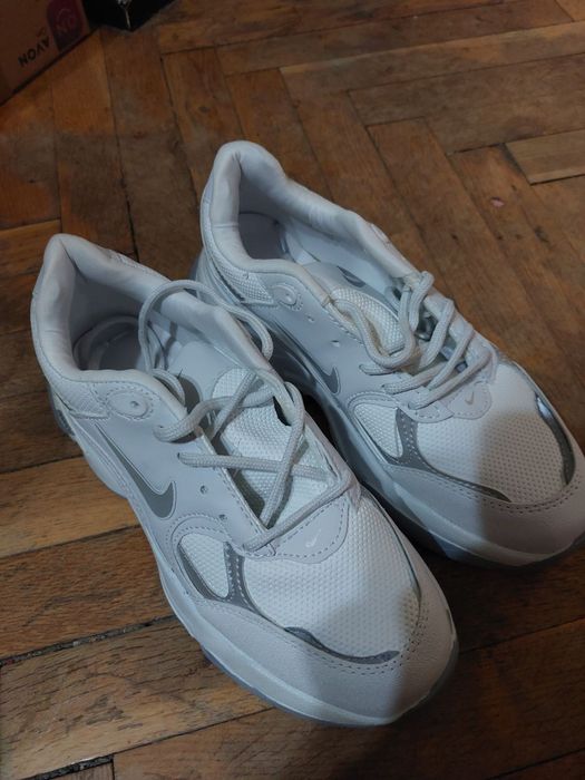 Бели маратонки nike