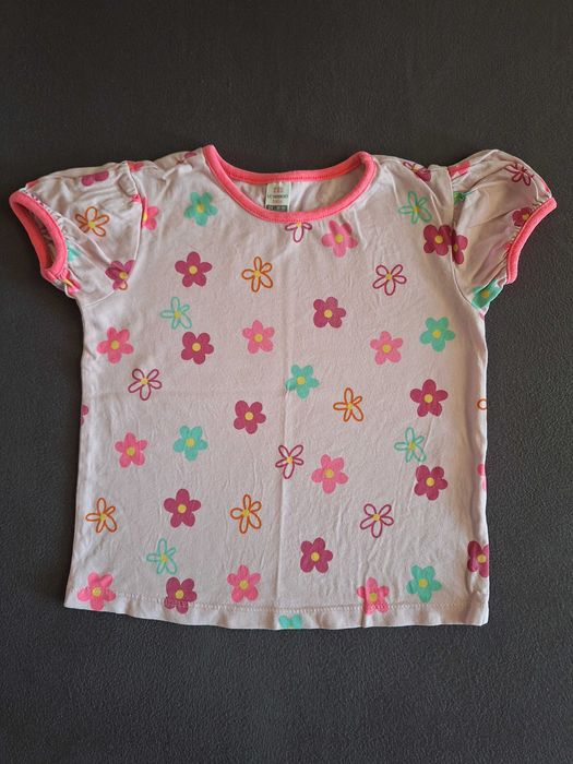 Детска рокля, тениска и потничета 4-5 г.