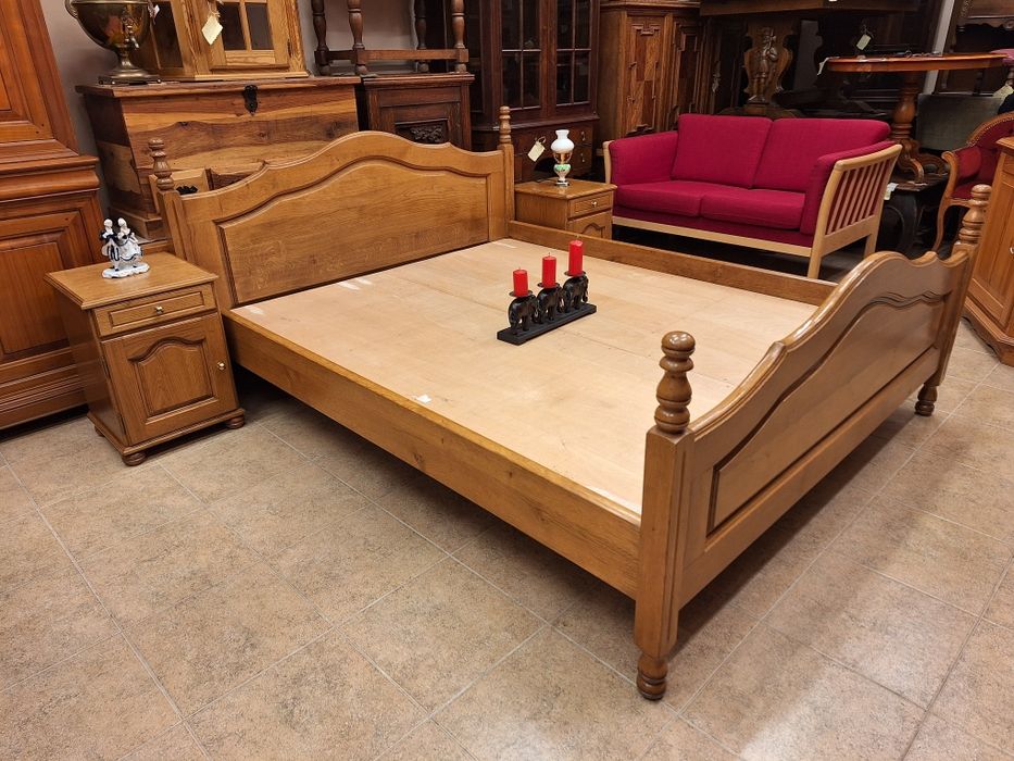 К - т спалня с нощни шкафчета дъб масив