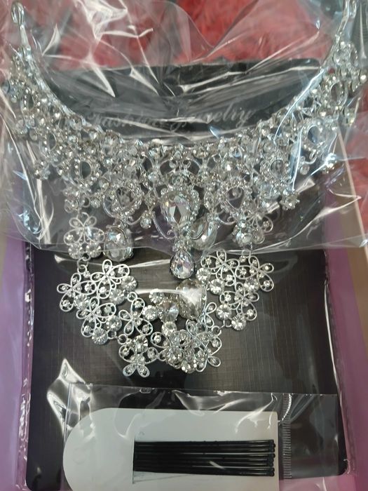 Pret super mic la seturi de coronita plus colier