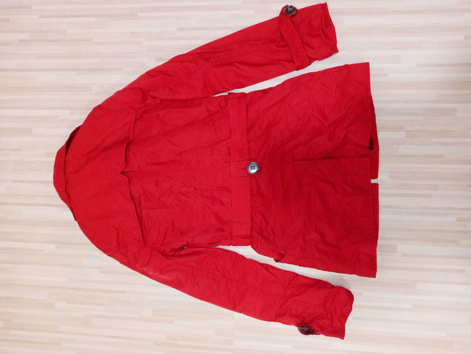 Червено пролетно яке