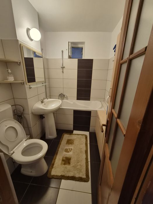 De inchiriat apartament 3 camere mobilat/utilat