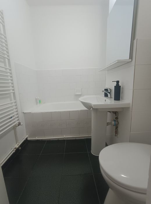 Închiriez regim hotelier