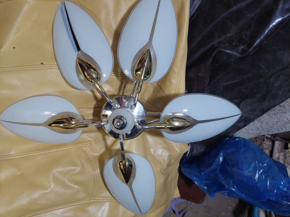 Продам Люстры для дома