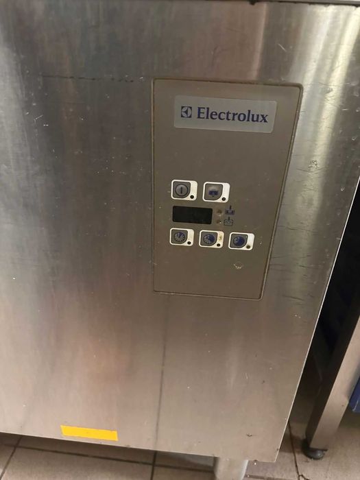 Продам посудомоечную машину